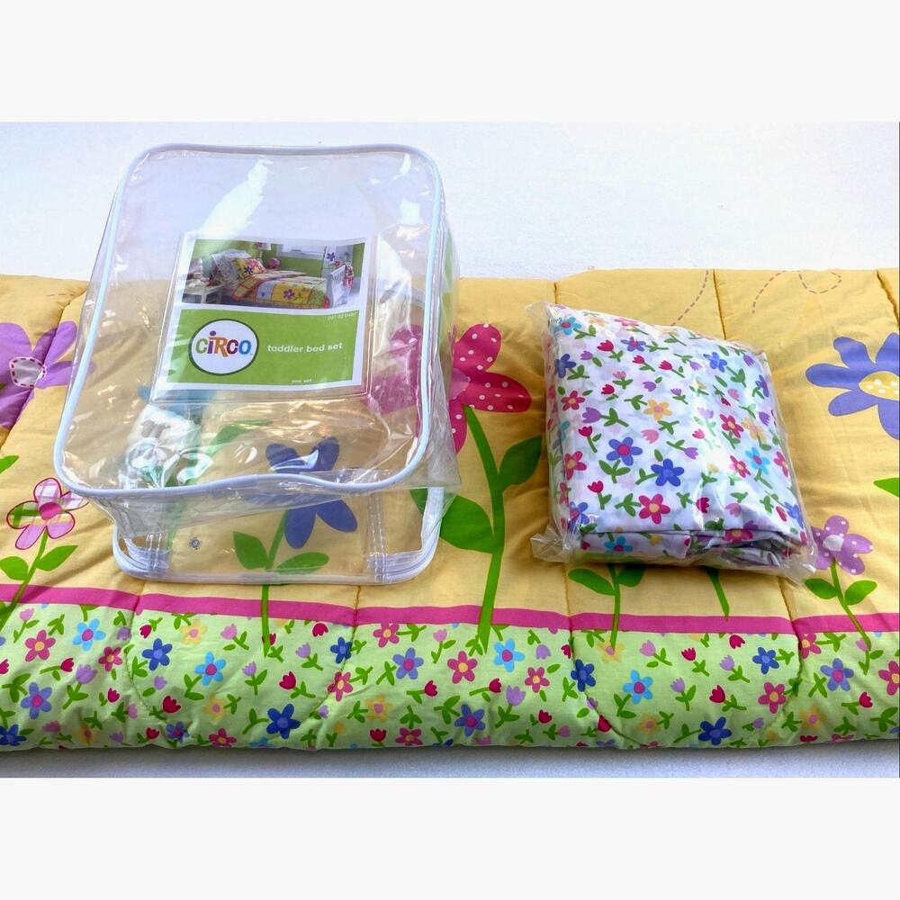 Circo Target Happy Flower Toddler Bed Sheet and Comforter Set
